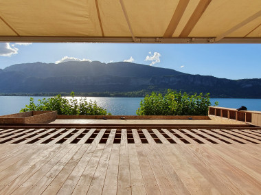 Réalisation d'une terrasse bois et d'un bassin décoratif au bout du lac
