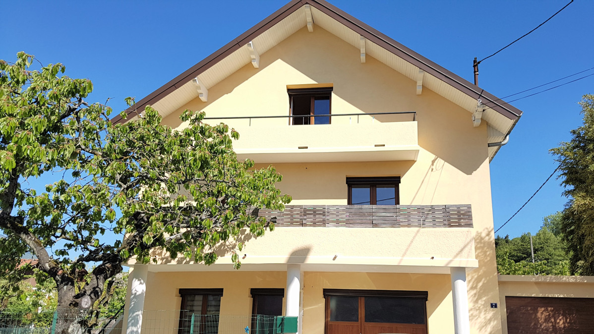 Avant / Après Isolation thermique par l'extérieur d'une maison à Aix-les-Bains