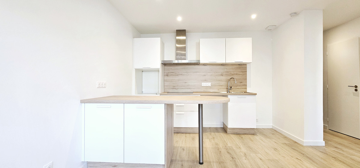 AVANT APRES Transformation d'un T1 en T2 appartement 44m2 ANNECY